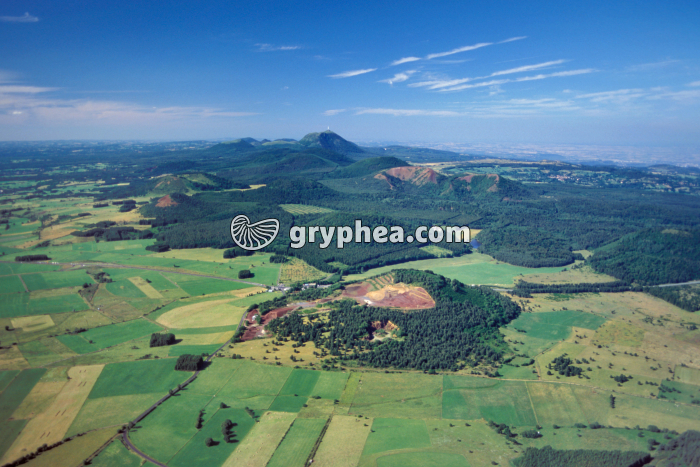 Chaîne des Puys _ vue Sud - gryphea.com